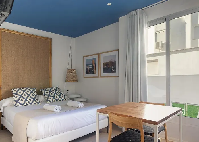 & Co. Saler Boutique 3*